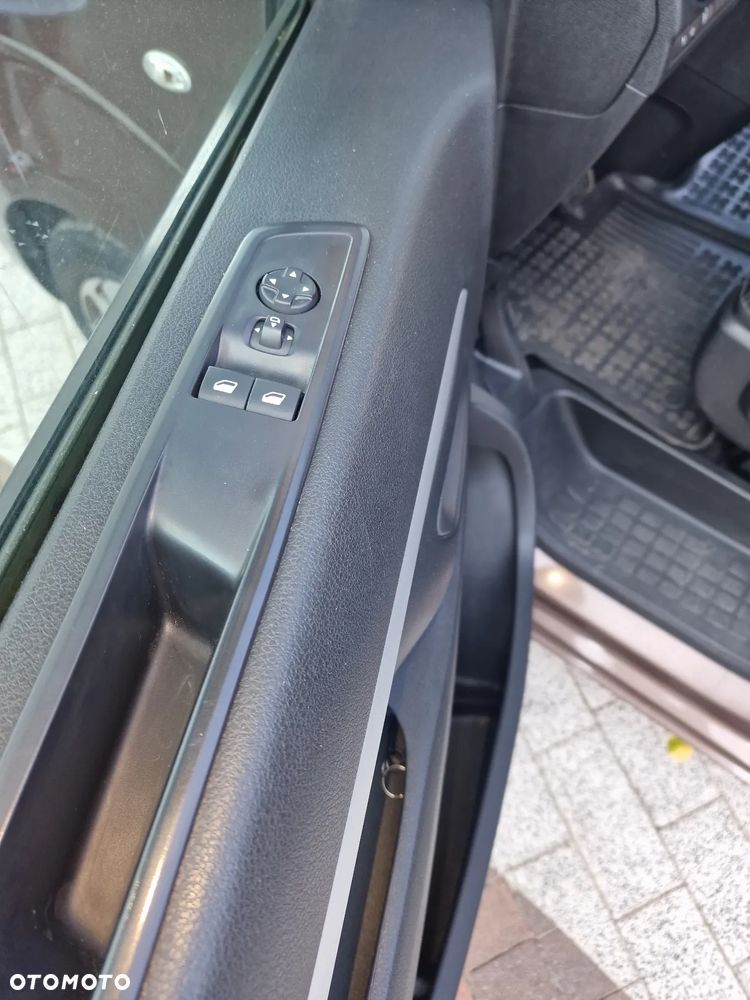 Peugeot Traveller 2.0 BlueHDi Long Business - 26