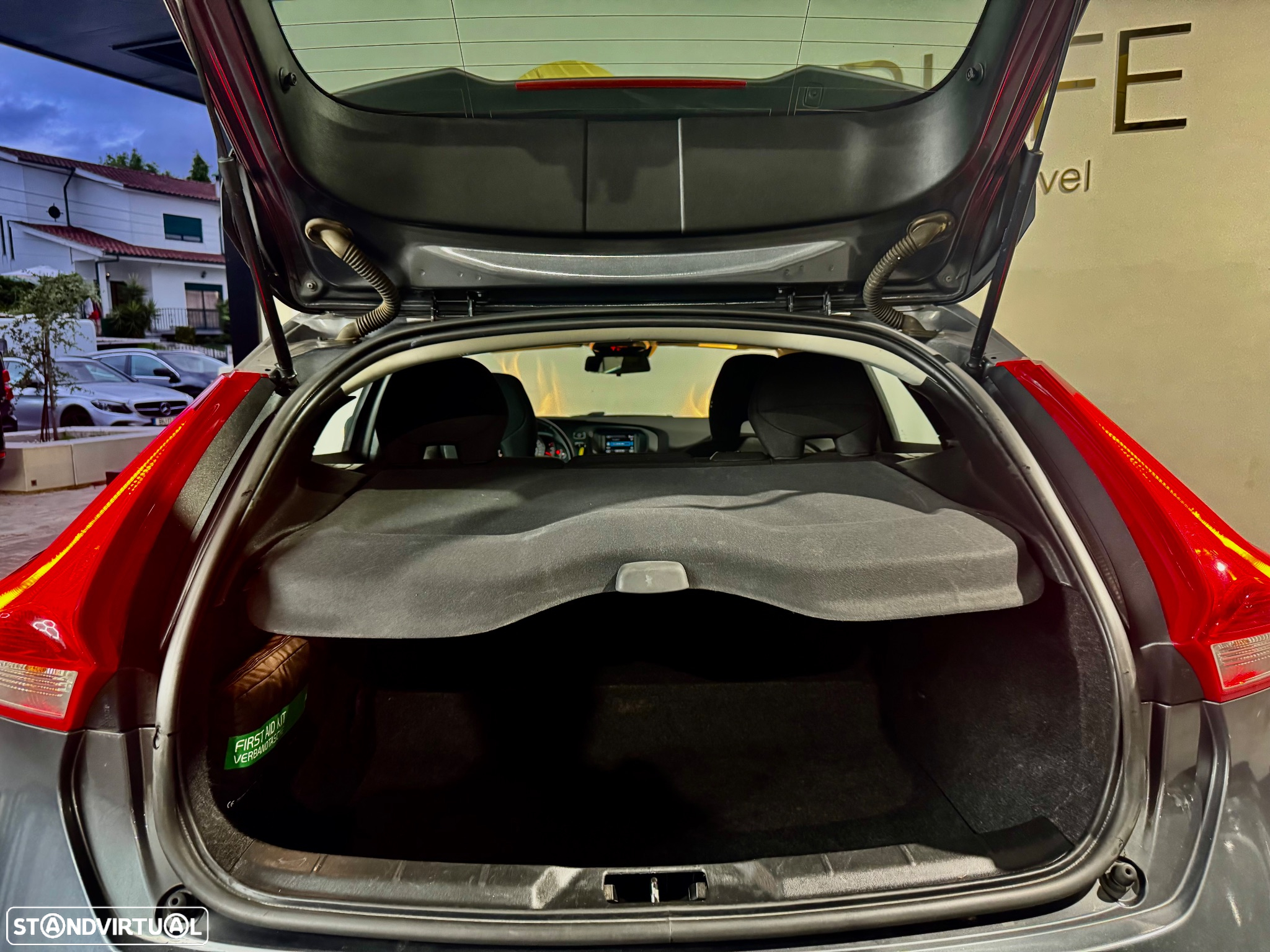 Volvo V40 1.6 D2 Eco Kinetic - 8