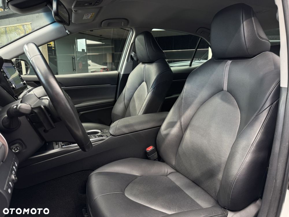 Toyota Camry 2.5 Hybrid Executive CVT - 12