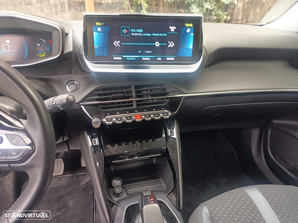 Peugeot e-2008 Allure - 12
