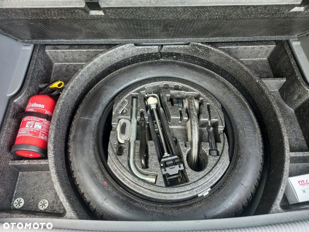 Volkswagen Golf Plus 1.9 TDI Trendline DSG - 22