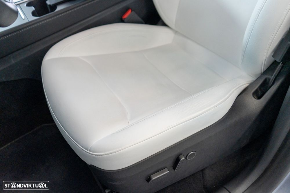 Tesla Model Y Performance Dual Motor AWD - 8