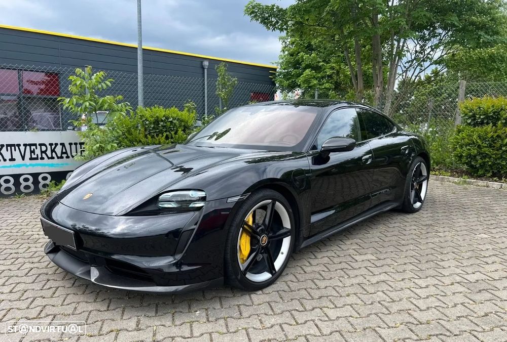 Porsche Taycan Turbo S - 15