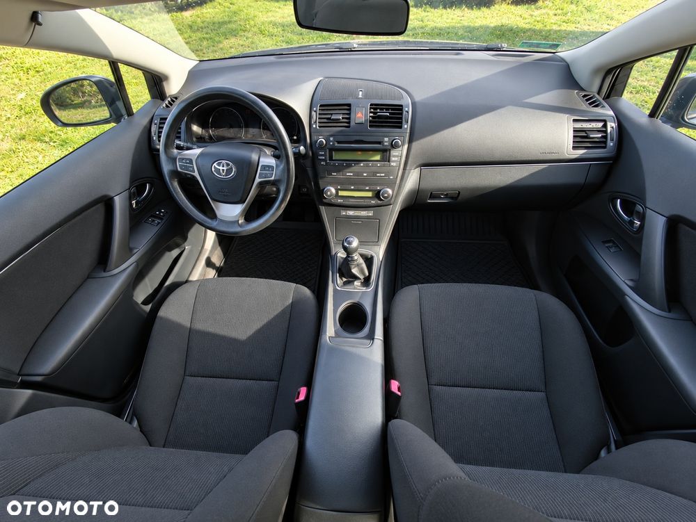 Toyota Avensis - 8