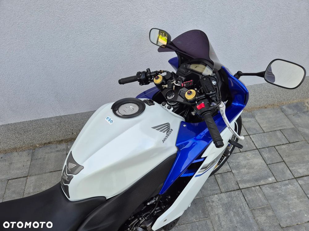Honda CBR - 16