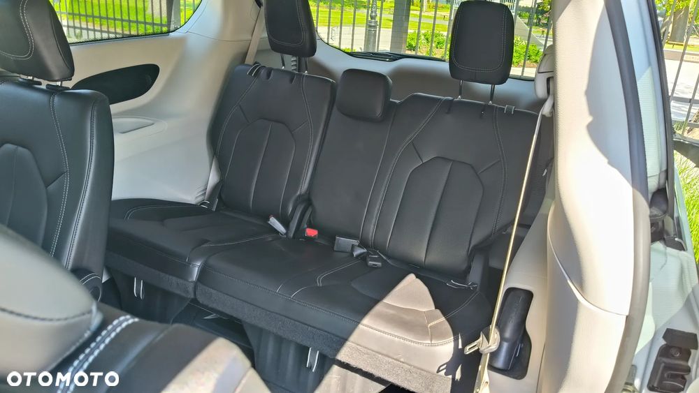 Chrysler Pacifica - 20