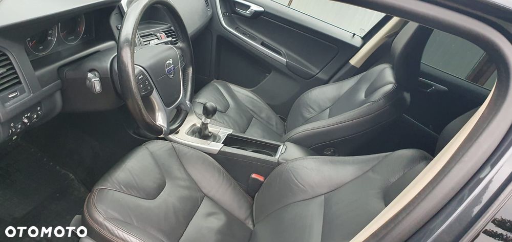 Volvo XC 60 2.4D - 11