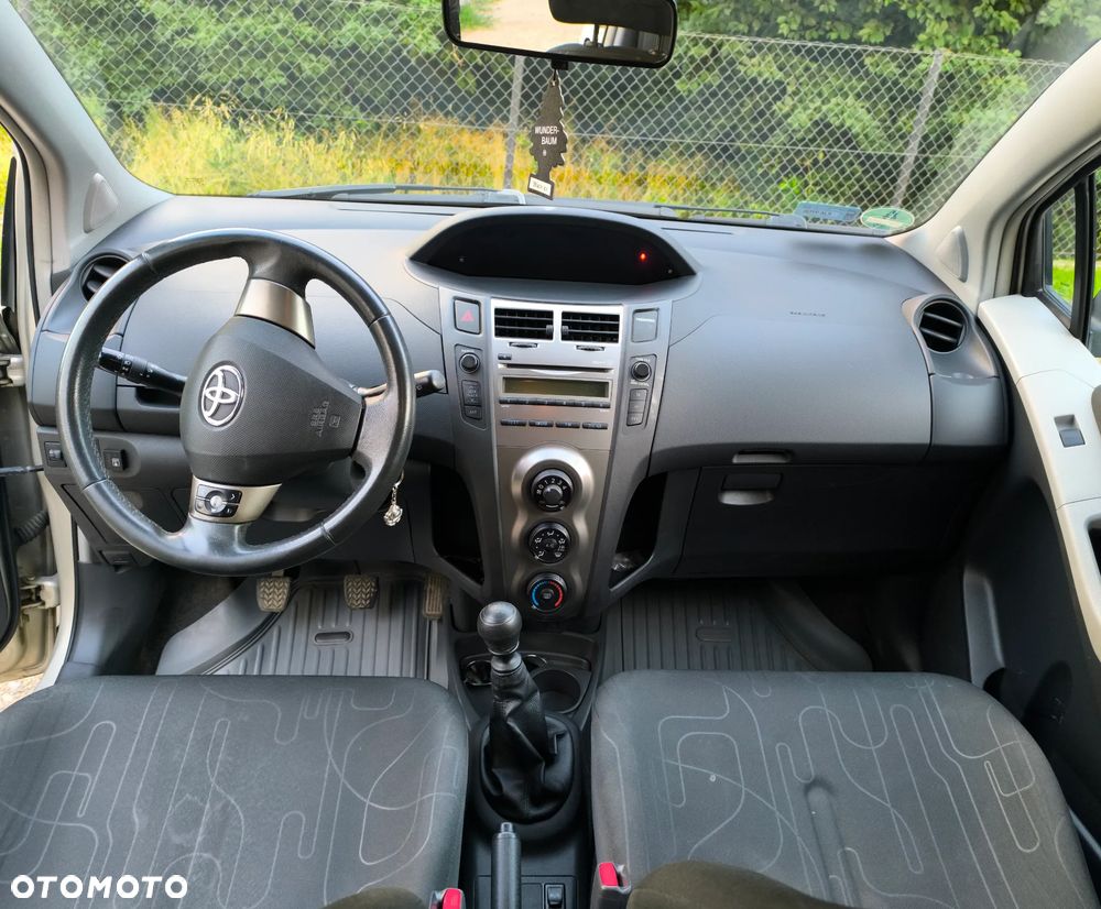 Toyota Yaris - 12