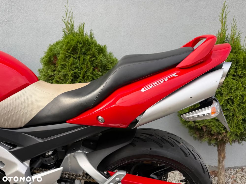 Suzuki GSR - 37