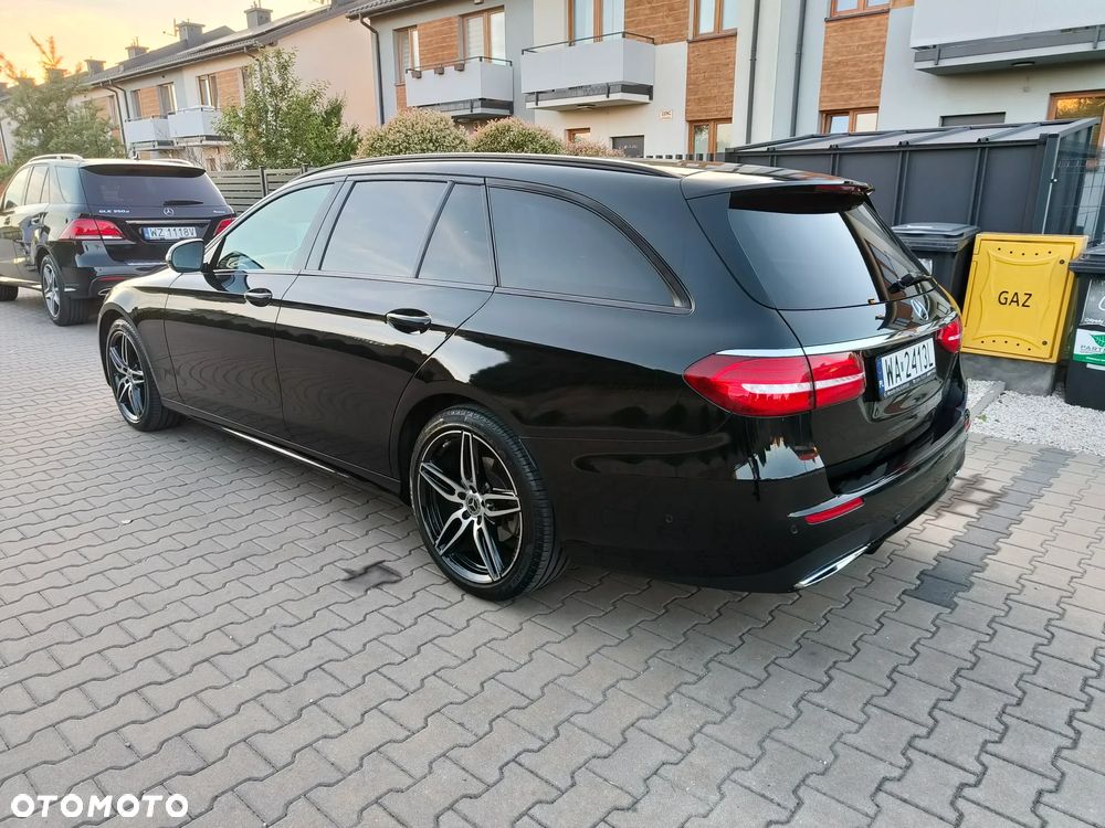 Mercedes-Benz Klasa E 220 d 4-Matic 9G-TRONIC - 35