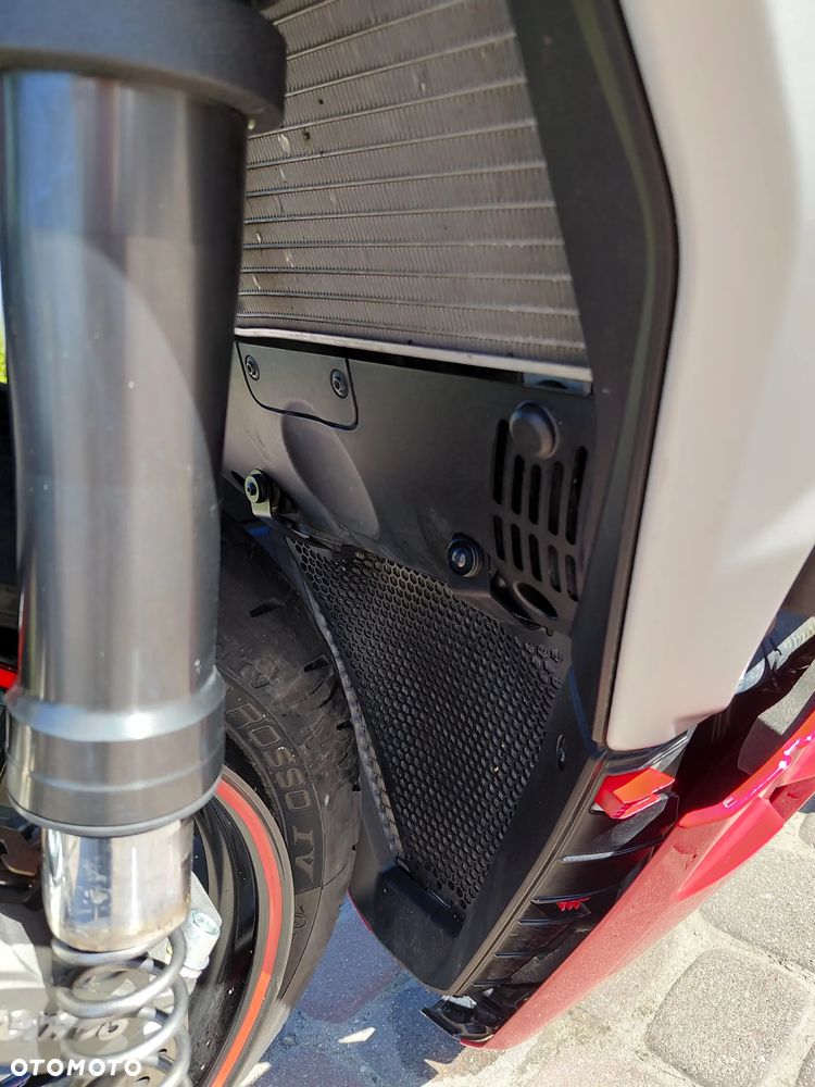 Ducati Streetfighter V2 - 11
