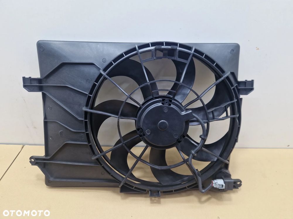 HYUNDAI I40 11-18 NOWY WENTYLATOR Z OBUDOWA BENZYNA 1.6 2.0 252531-3Z000 - 2