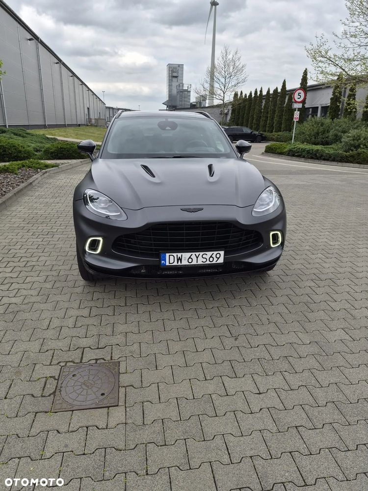 Aston Martin DBX - 23