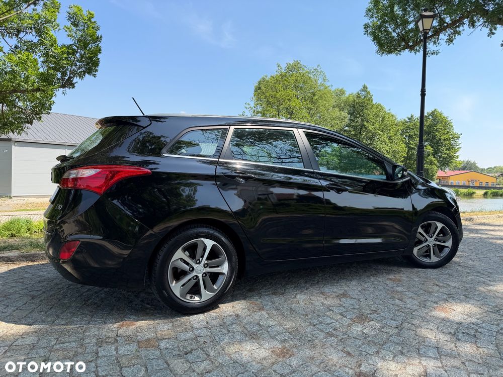 Hyundai i30 blue Kombi 1.6 CRDi Style - 14
