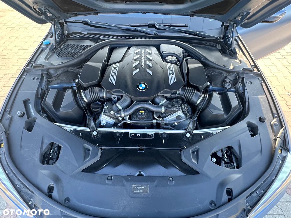 BMW Seria 8 - 17