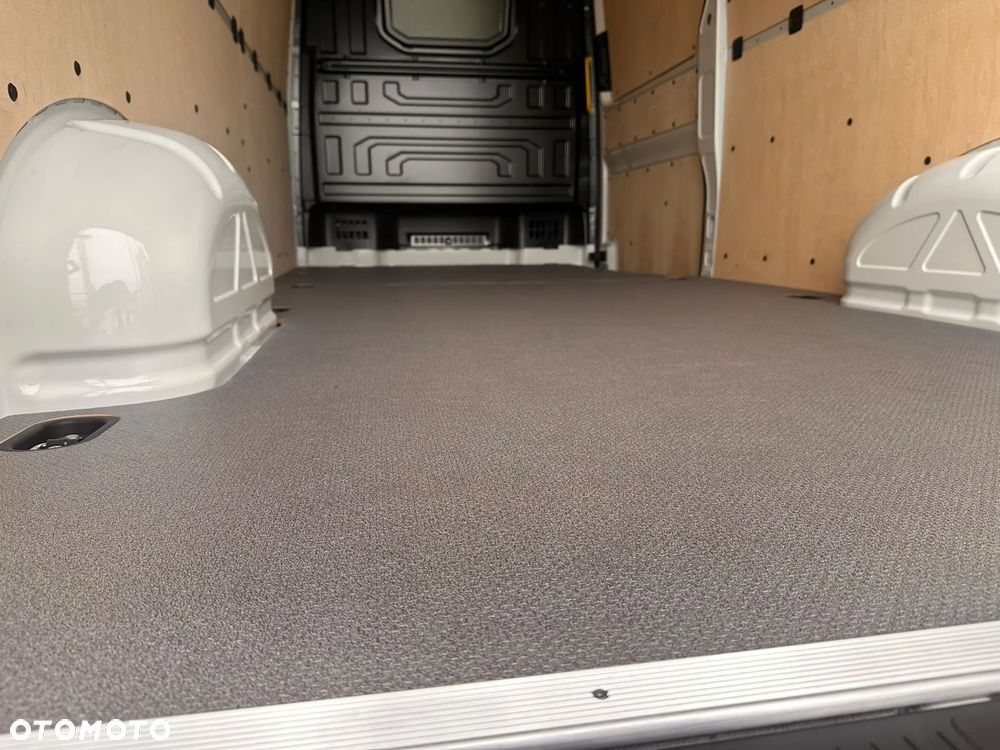 Volkswagen Crafter - 11