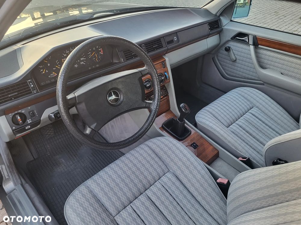 Mercedes-Benz W124 (1984-1993) - 13