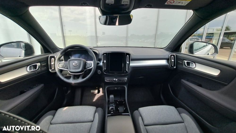 Volvo XC 40 B3 AT FWD MHEV Plus Dark - 9