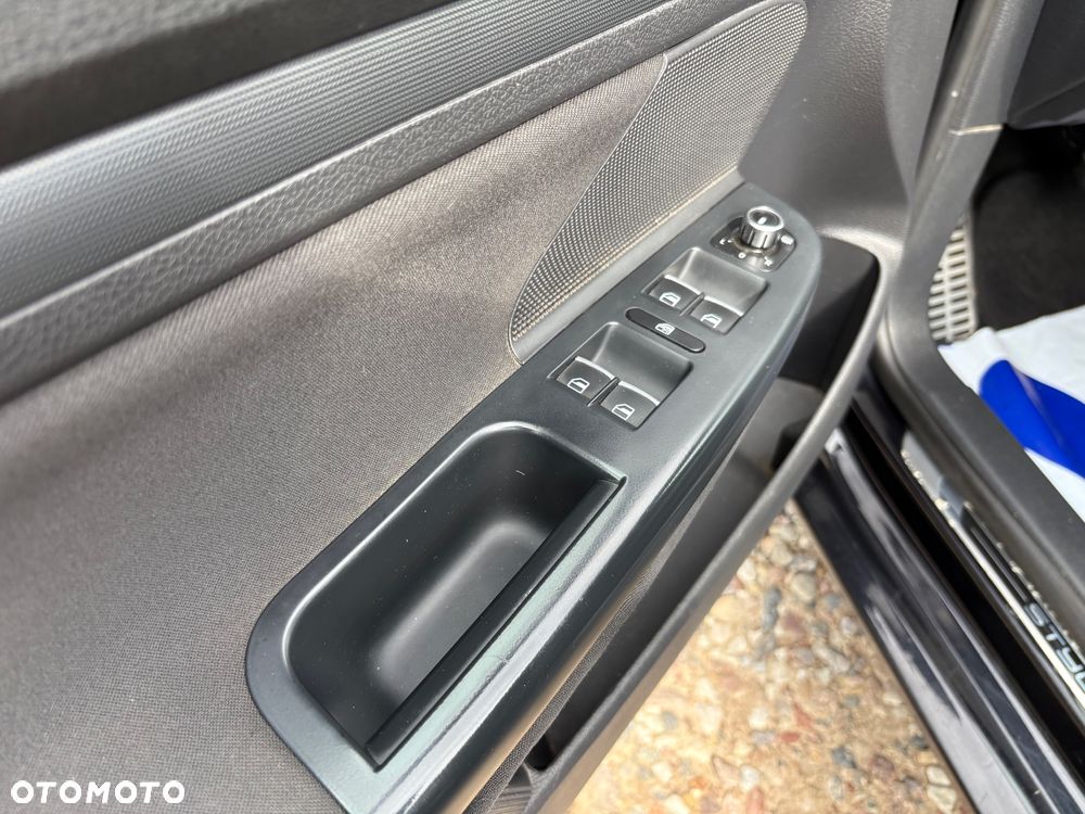 Volkswagen Golf 2.0 TDI DPF Style - 15