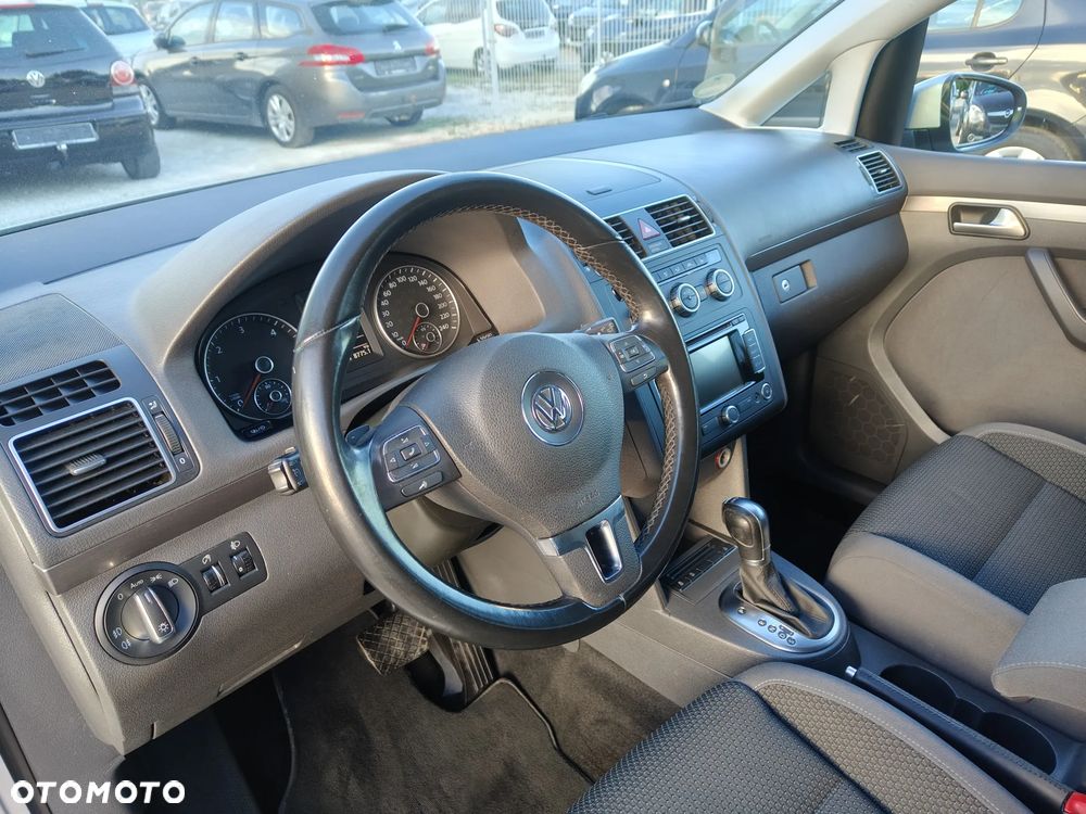 Volkswagen Touran - 16