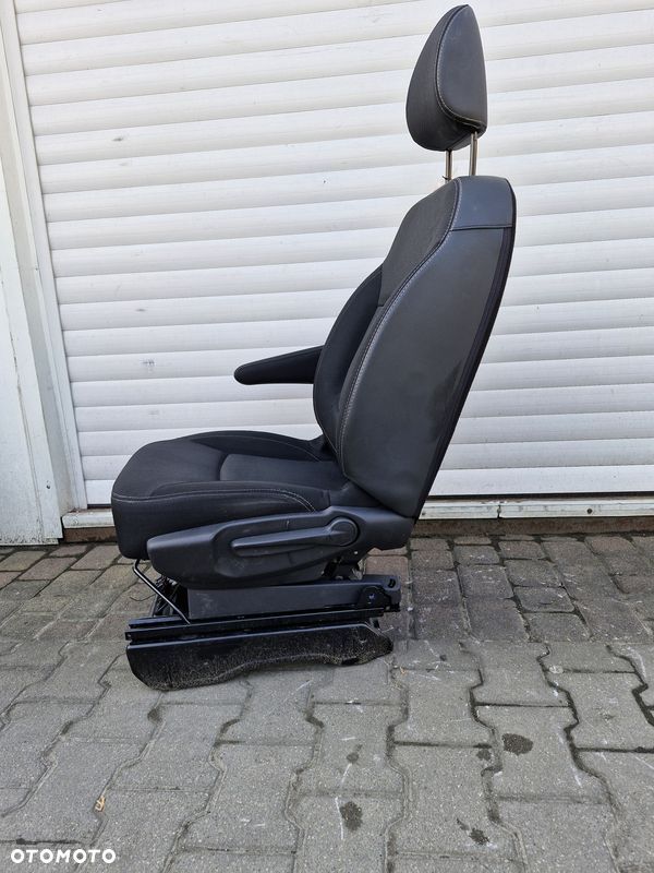 RENAULT TRAFIC III 3 VIVARO B FOTEL LEWY PRZÓD PRZEDNI KIEROWCY - 8