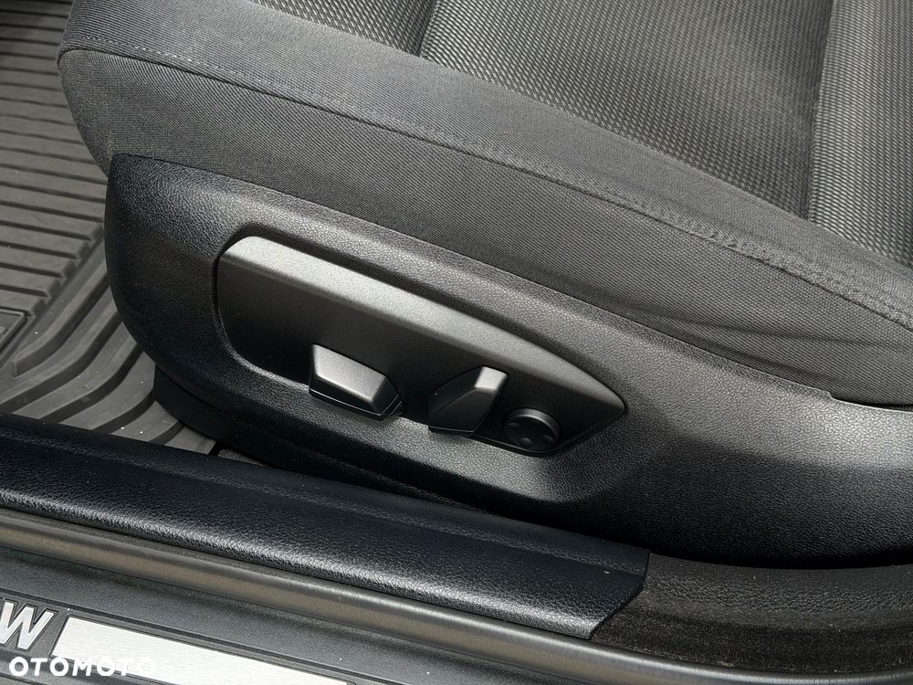 BMW Seria 5 520d - 27