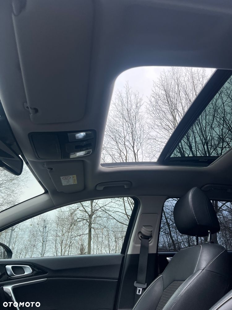 Kia Ceed - 13