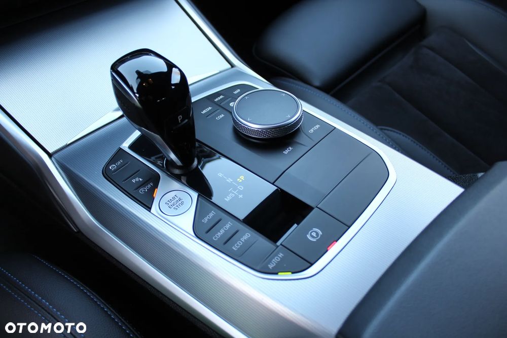 BMW Seria 3 320i M Sport - 23