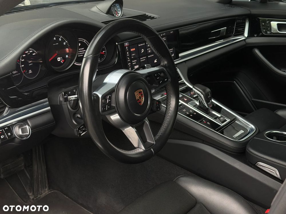 Porsche Panamera 4 - 12