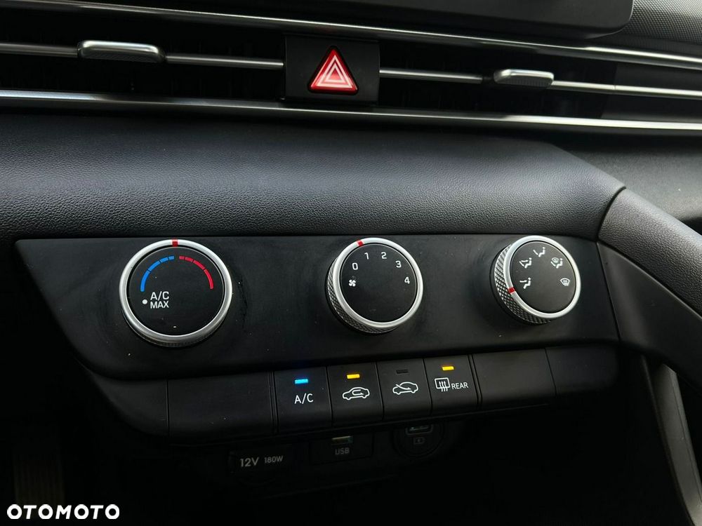 Hyundai Elantra - 27