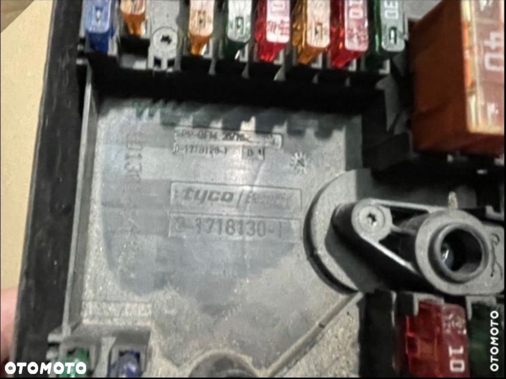 1718130 skrzynka bezpieczników vw golf V 5 - 3