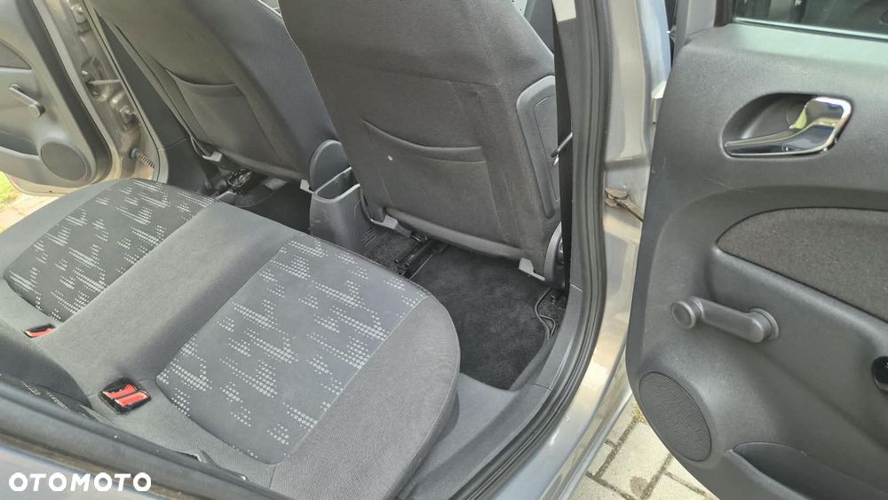 Opel Corsa 1.2 16V Essentia - 10