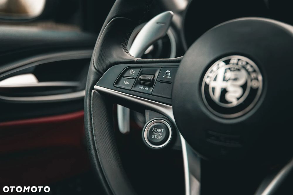 Alfa Romeo Giulia - 35