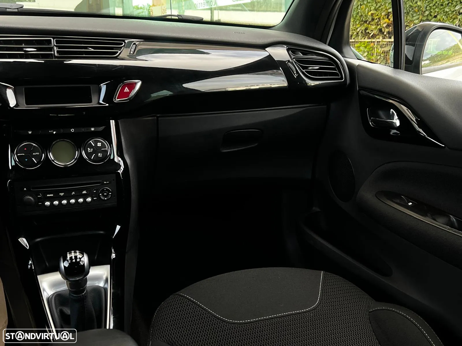 Citroën DS3 1.6 e-HDi So Chic - 30