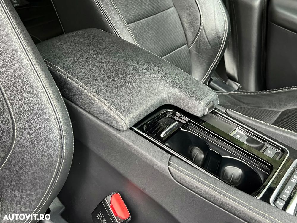 Jaguar F-Pace 25t AWD R-Sport - 12