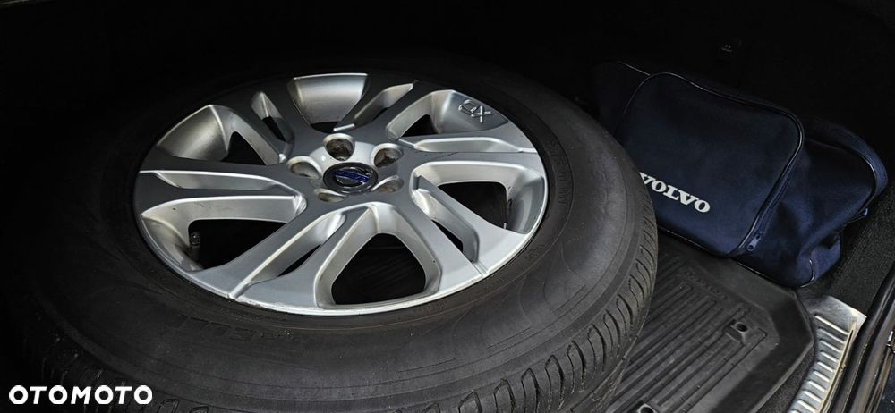 Volvo XC 60 D4 AWD Momentum - 27