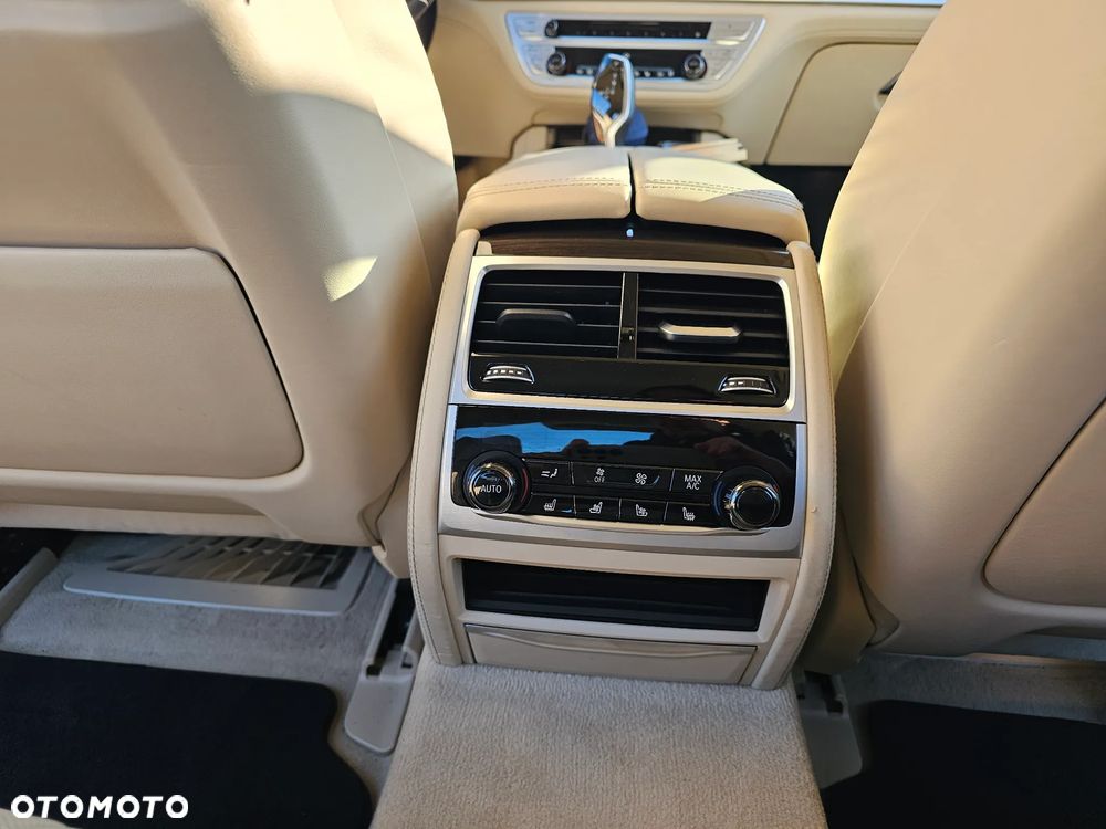 BMW Seria 7 730d mHEV - 18