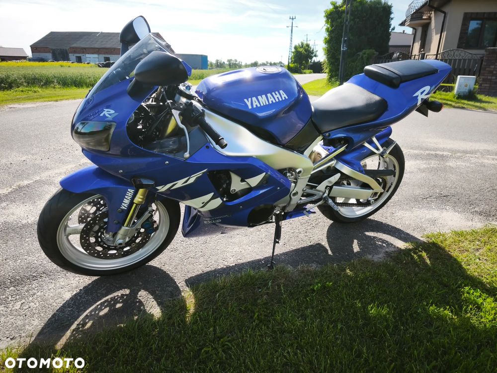 Yamaha R1 - 8