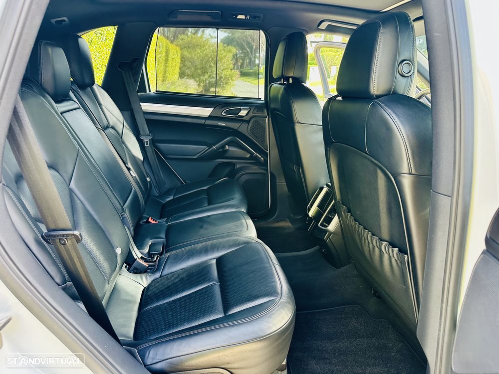 Porsche Cayenne S - 25