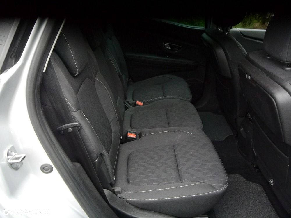 Renault Scenic ENERGY TCe 140 EDC LIMITED - 29