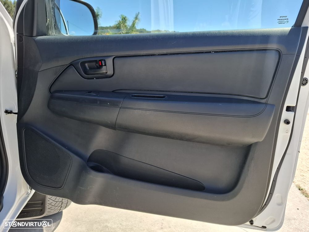 Toyota Hilux 2.5 D-4D 4WD CS CM+AC - 27