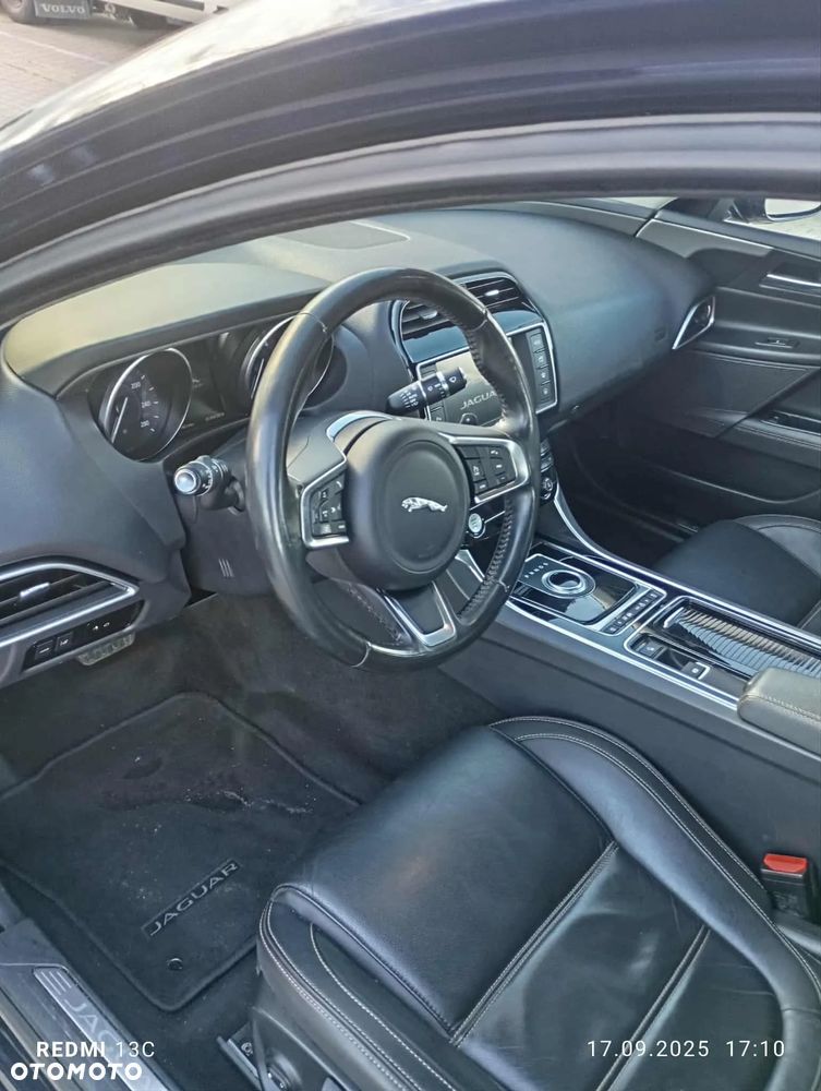 Jaguar XE - 14