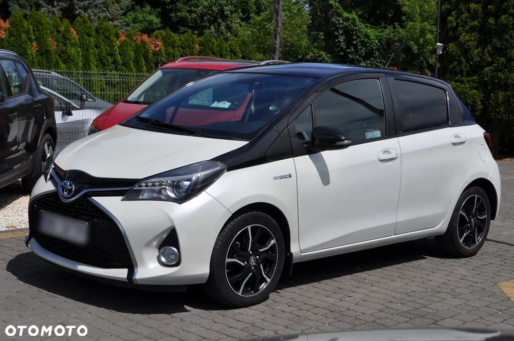 Toyota Yaris Hybrid 100 Selection Platinum - 4