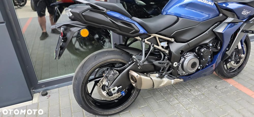 Suzuki GSX - 21