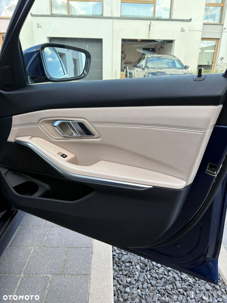 BMW Seria 3 320d Luxury Line - 11