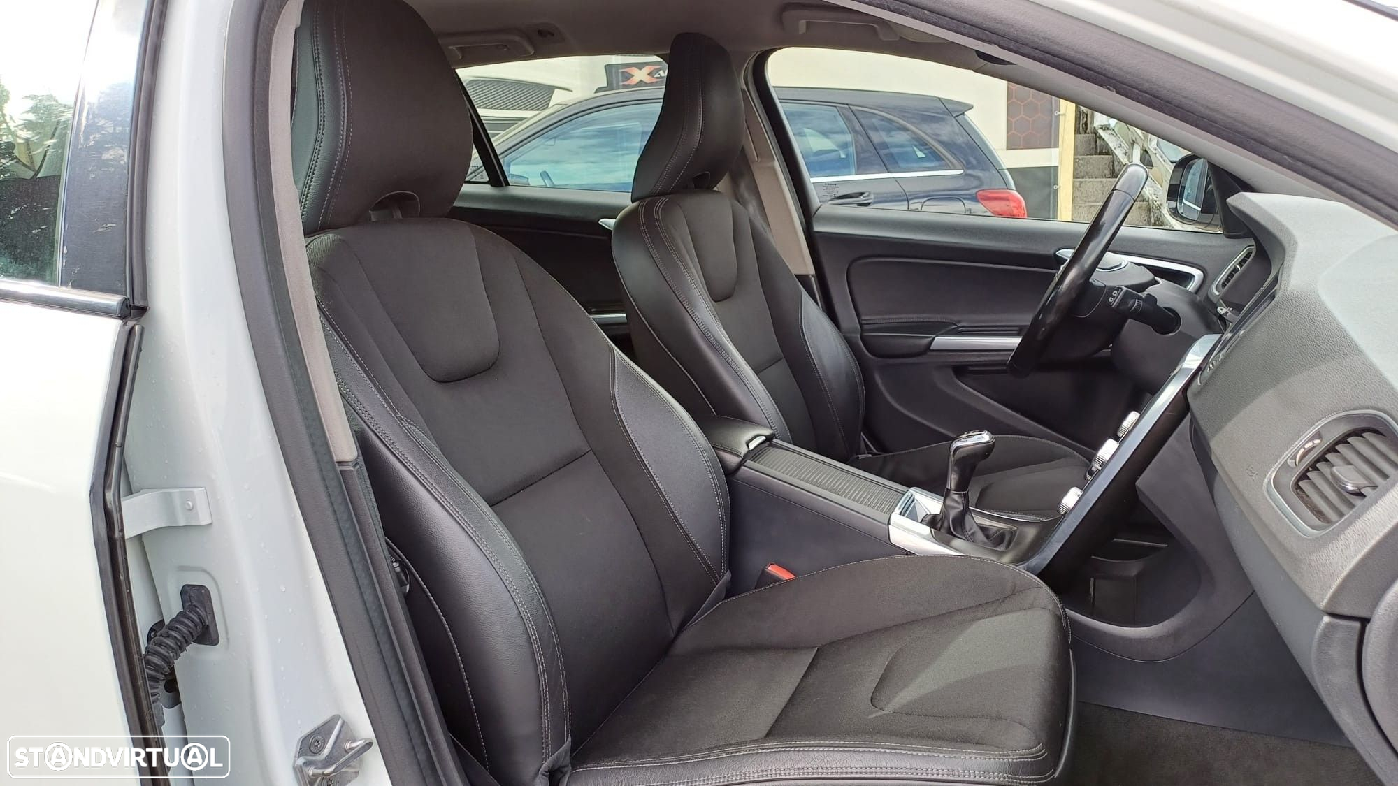 Volvo V60 Cross Country 2.0 D3 Summum - 16