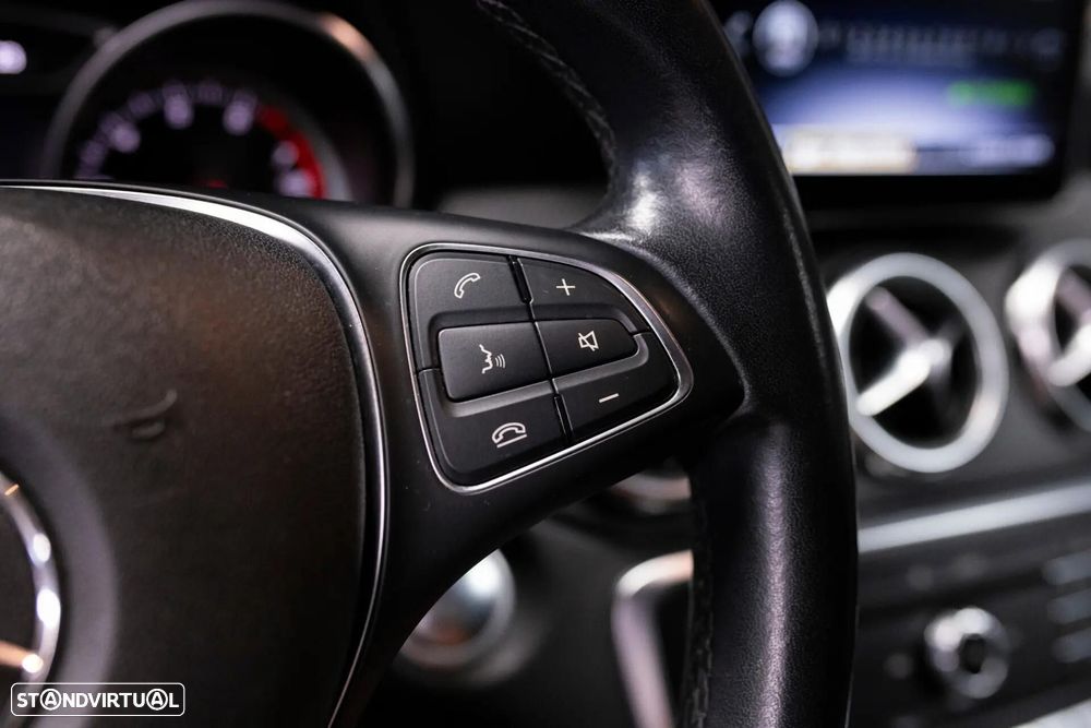 Mercedes-Benz GLA 180 - 19