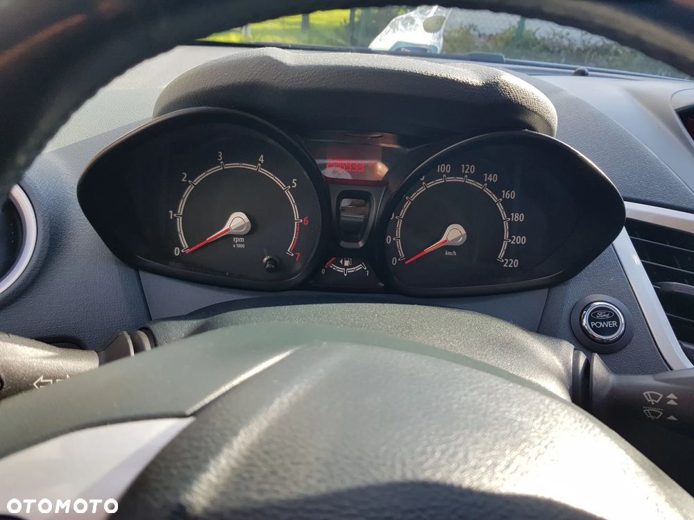 Ford Fiesta - 12