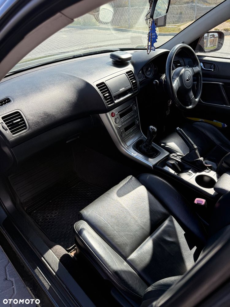 Subaru Outback 2.5 - 16