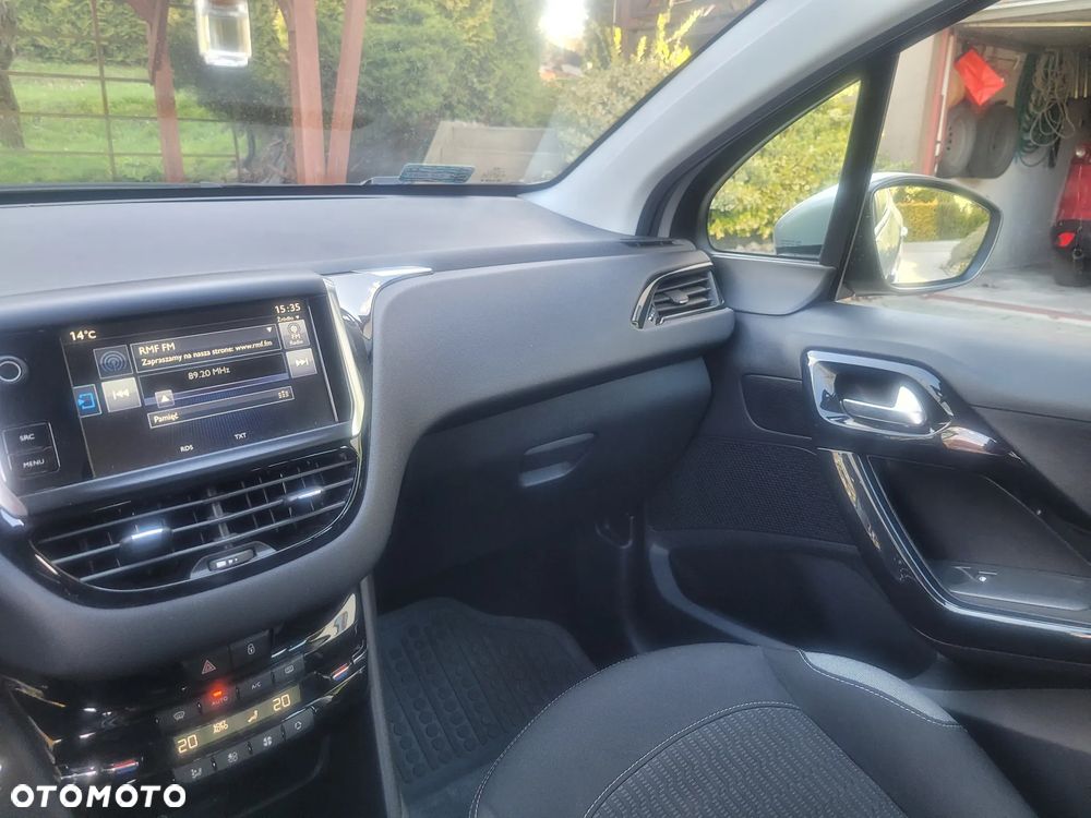 Peugeot 208 - 9